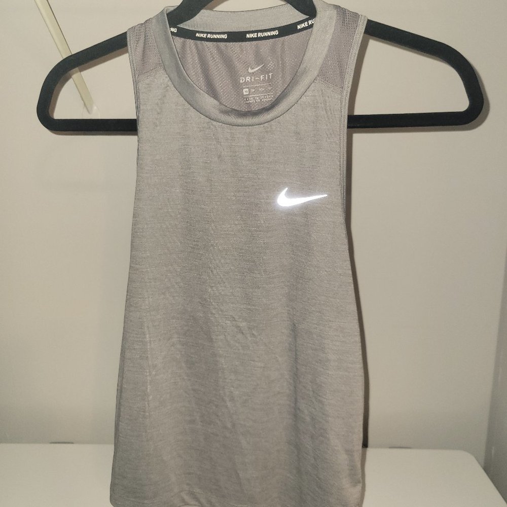 WOMENS NIKE XS FITNESS TOP